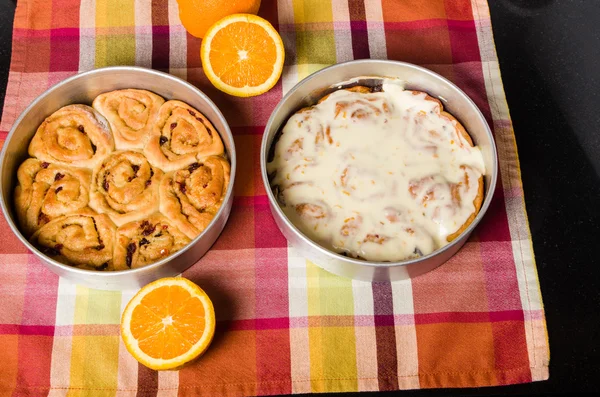 Panela de pãezinhos doces gelados frescos — Fotografia de Stock