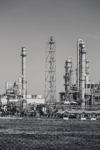 Пейзаж завода по переработке нефти — стоковое фото