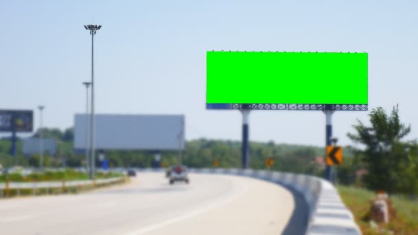 Green screen billboard nearby road — Stock Video