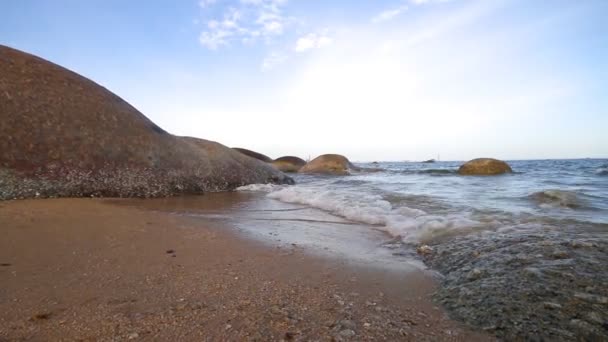 Escena natural de playa y océano — Vídeo de stock