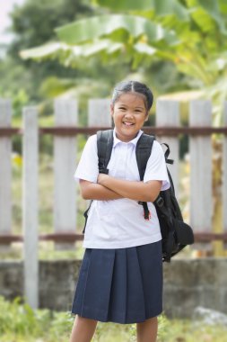 Öğrenci takım elbiseli küçük hanım