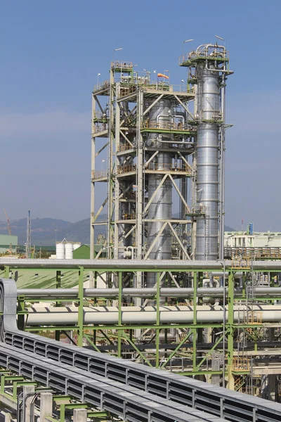 Refining factory on summer season — Stock Photo, Image