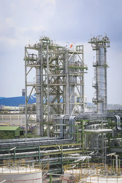 Refining tower — Stock Photo, Image