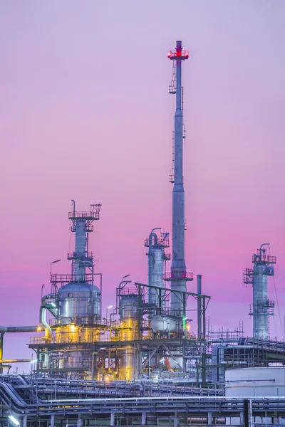 Twilight scène van Petroleum plant — Stockfoto