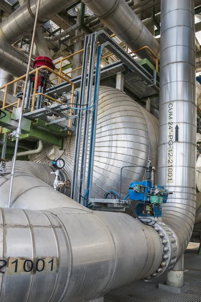 Linha de tubulação na área de processo da planta química — Fotografia de Stock