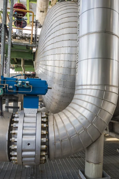 Gasoduto na fábrica de refinação — Fotografia de Stock