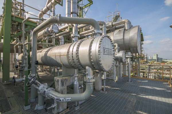 Permutador de calor na refinaria — Fotografia de Stock