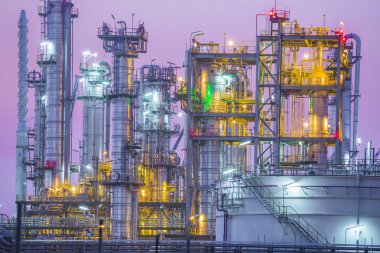Alacakaranlık sanayi petrol tesisi  