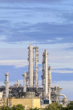 Petrol tesisi ile gök