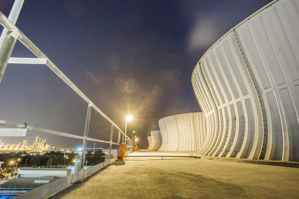 Mooie twilight van raffinaderij plant — Stockfoto