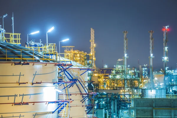 Beautiful twilight of Tank storage in refinery plant — 图库照片