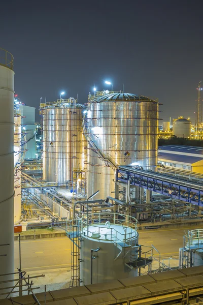 Beautiful twilight of Tank storage in refinery plant — Stockfoto
