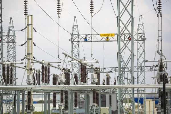 Struttura in acciaio del cantiere di sottostazione elettrica Power — Foto Stock