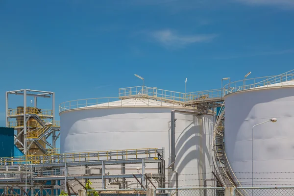 Tank container in industrial plant — Stockfoto