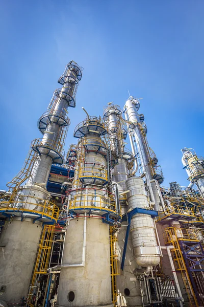 Refinery tower with blue sky — Stock Photo, Image