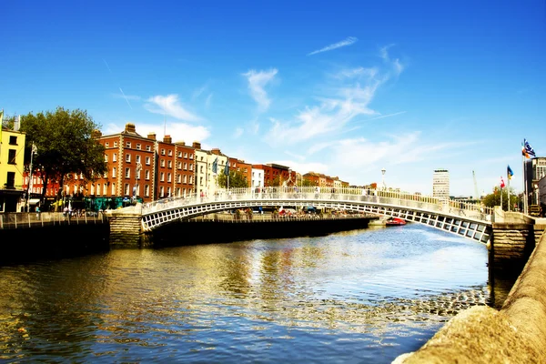 Ha 'penny Bridge, rio Liffey, centro da cidade de Dublin . Imagem De Stock