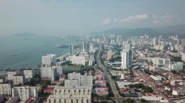 Coronavirus COVID-19 krizi nedeniyle Lim Chong Eu otoyolunda hava görüntüsü azaldı..