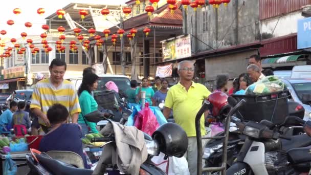 Tráfico ocupado en el mercado matutino. — Vídeo de stock