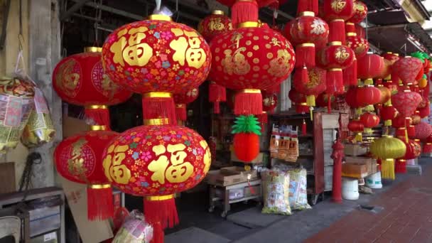 Red lantern sell at Lebuh Carnarvon. — Stock Video