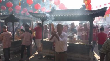 Tanrılardan şans dile..