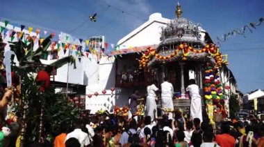 Gümüş at arabasına doğru uç..