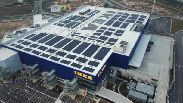 Aerial view no car at IKEA shopping center because to lockdown — Stok Video