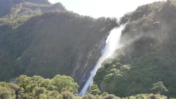 Siga Cascada Enfoque Milford Sound Isla Sur Nueva Zelanda — Vídeos de Stock