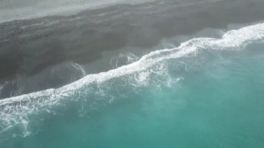 Kaikoura, Güney Adası, Yeni Zelanda 'da deniz kenarında karamsar sis ve sis günü.
