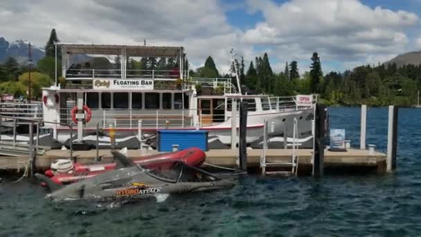 Hydro Attack Queenstown: un viaje emocionante de alta velocidad en un tiburón — Vídeo de stock