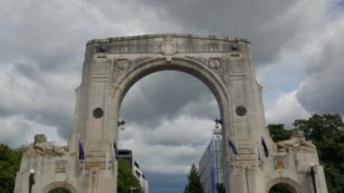 Eğik çekim Turist Anma Köprüsü 'nü ziyaret etti.