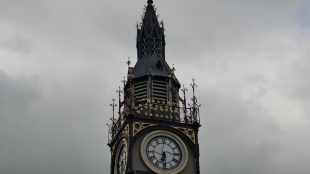 Inclinação tiro Rainha Victoria Tower. — Vídeo de Stock