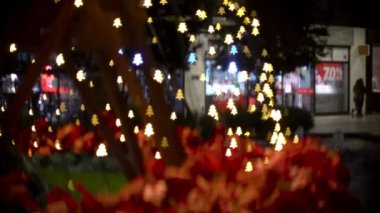 Odak lambası ve alışveriş mağazası noel boyunca açık.