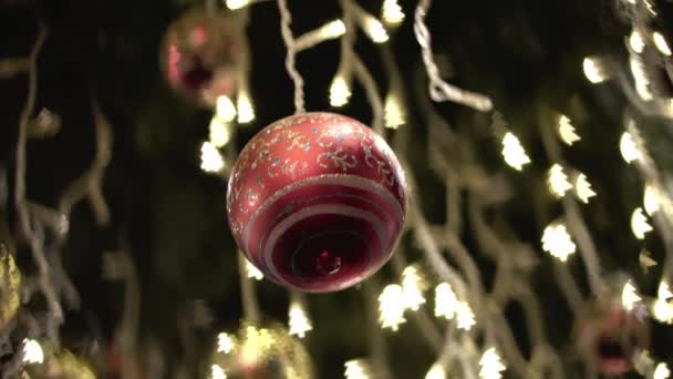 Välj Fokus Jul Boll Dekoration Träd Med Bokeh Bakgrund Färgglada — Stockvideo