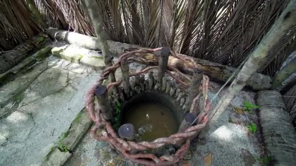 Старый Колодец Малайзии Традиционный Способ Хранения Воды Повседневной Жизни Былые — стоковое видео