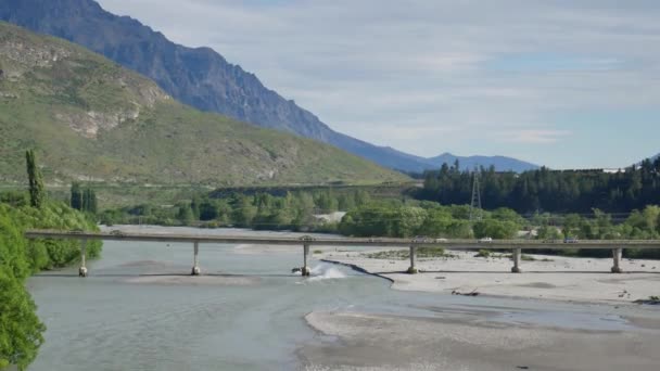 Η κυκλοφορία Franton προς Queenstown από Shotover River. — Αρχείο Βίντεο