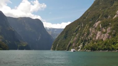 Milford Sound, Fiordland, Güney Adası, Yeni Zelanda 'da gemi gezisi