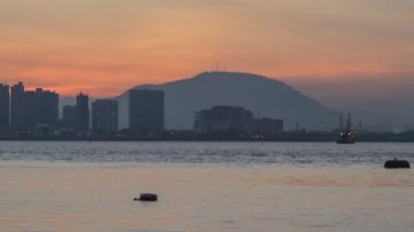Penang adasından Cherok Tokkun Tepesi manzarası.