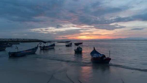 Timelapse Soluppgång Vid Tenjung Tokong Fiskare Båt Parkering — Stockvideo