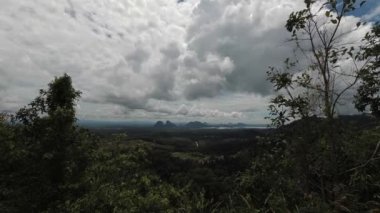 Perlis 'in zaman çizelgesi gözcü noktasından başlıyor. Hava görünümü