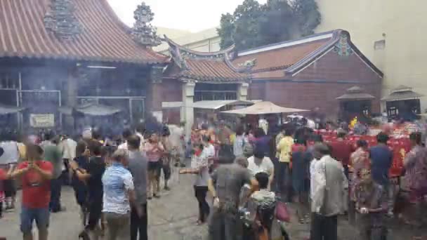 Georgetown Penang Malasia Jul 2018 Timelapse Devotos Chinos Rezan Templo — Vídeo de stock