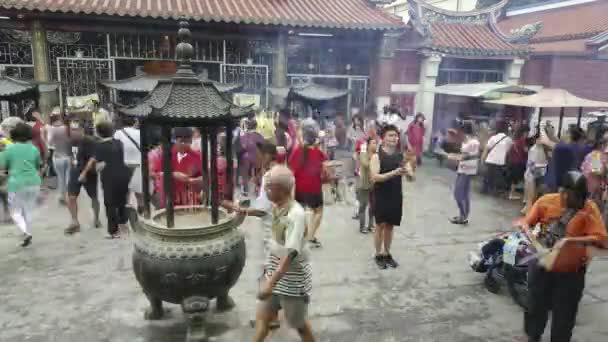 Georgetown Penang Malásia Julho 2018 Chineses Rezam Templo Guan Yin — Vídeo de Stock