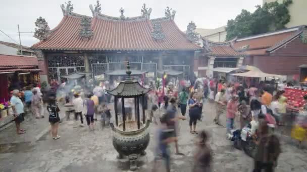 Georgetown Penang Malásia Julho 2018 Devotos Timelapse Adoram Templo Tradicional — Vídeo de Stock