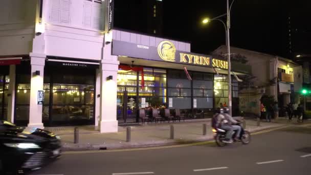 Restaurant Kylin Sushi in de Jalan Gurdwara in Georgetown — Stockvideo