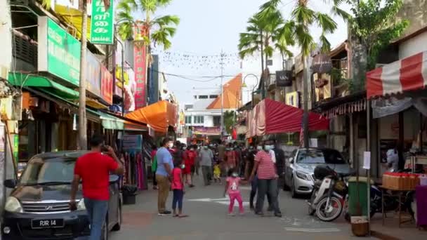 Little India street. People wear mask shopping. — Stock Video