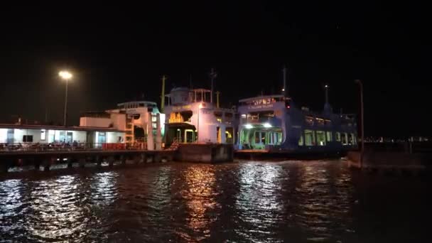 Ferry preparar la salida a embarcadero — Vídeos de Stock