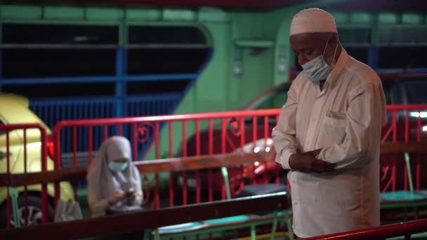 Faithful Muslim wear face mask pray in ferry during pandemic — Stock Video