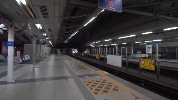 Rápida KL LRT mover estação de chegada — Vídeo de Stock