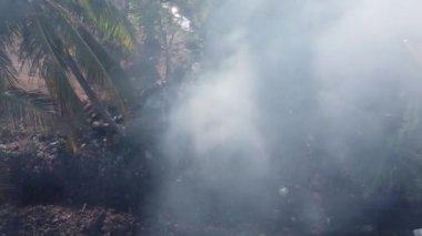 Kuru karada yangın hava kirliliğine neden olur.