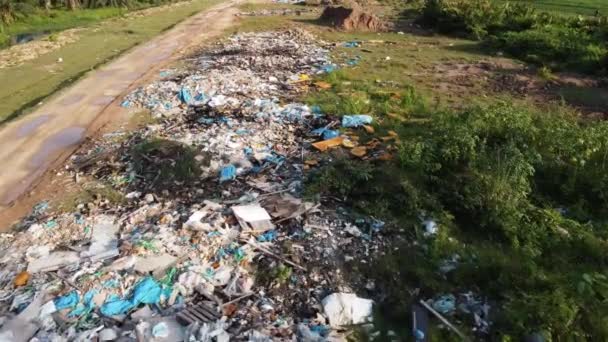 Vuilnisbelt Hoop Plastic Afval Illegaal Gooien Het Platteland — Stockvideo