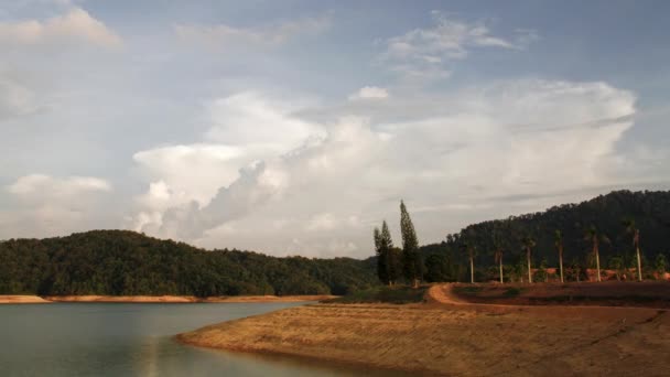 Timelapse Mengkuang Dam Upalny Pochmurny Dzień — Wideo stockowe